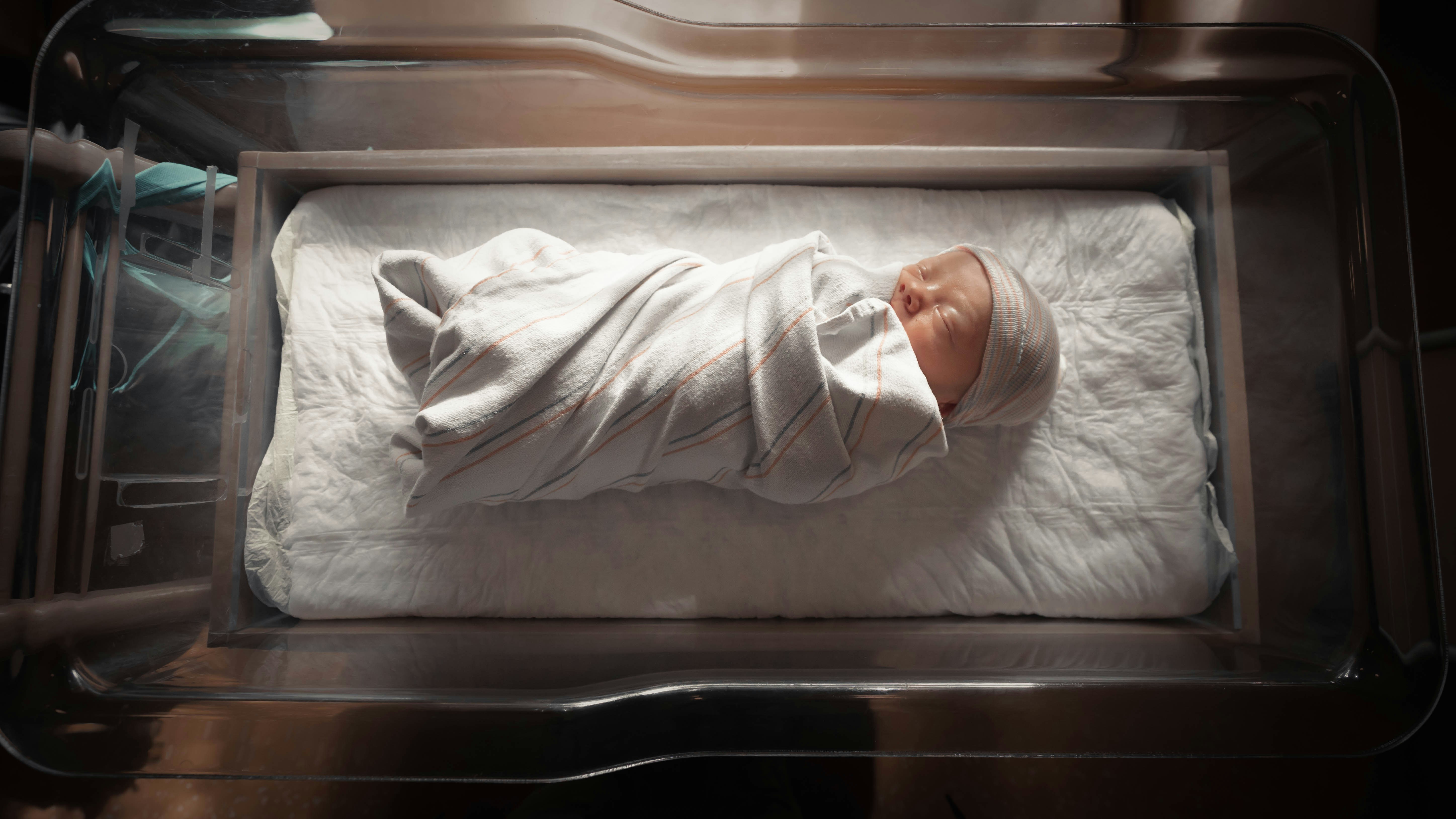 Is a Public or Private Hospital for Childbirth? 4 img
