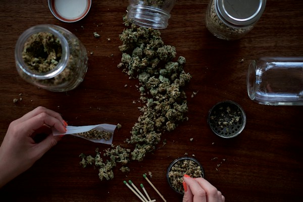 Ways To Avoid Weed Smell in Your Home 2 img